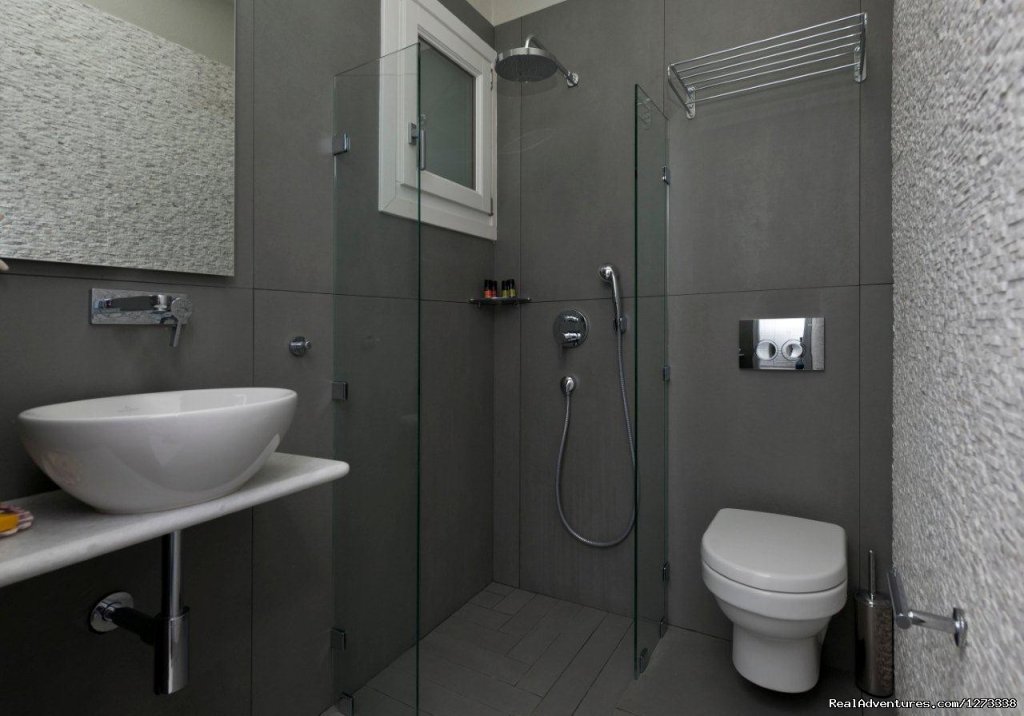 AMMOS NAXOS Exclusive Apartment , Bathroom | Ammos Naxos Exclusive Apartment & Studios | Image #4/10 | 