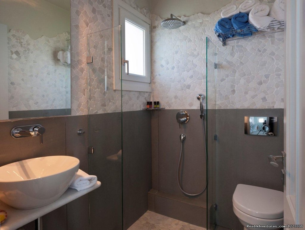 AMMOS NAXOS Exclusive Apartment , Bathroom | Ammos Naxos Exclusive Apartment & Studios | Image #5/10 | 