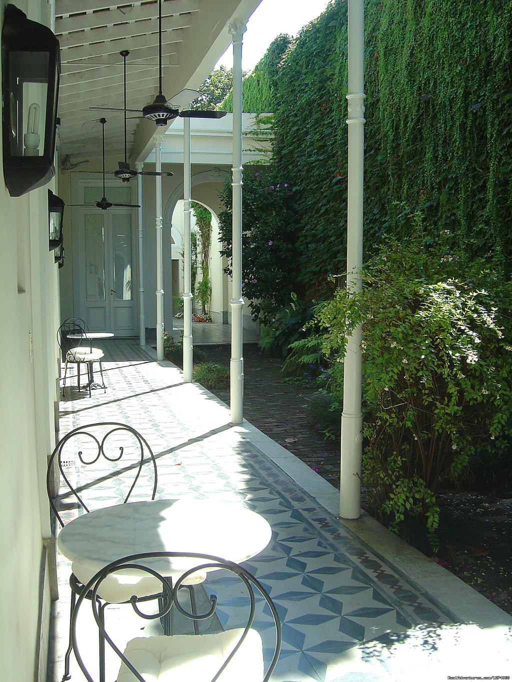 Great gallery of the beautiful garden | Charming Home Buenos Aires | Image #6/26 | 