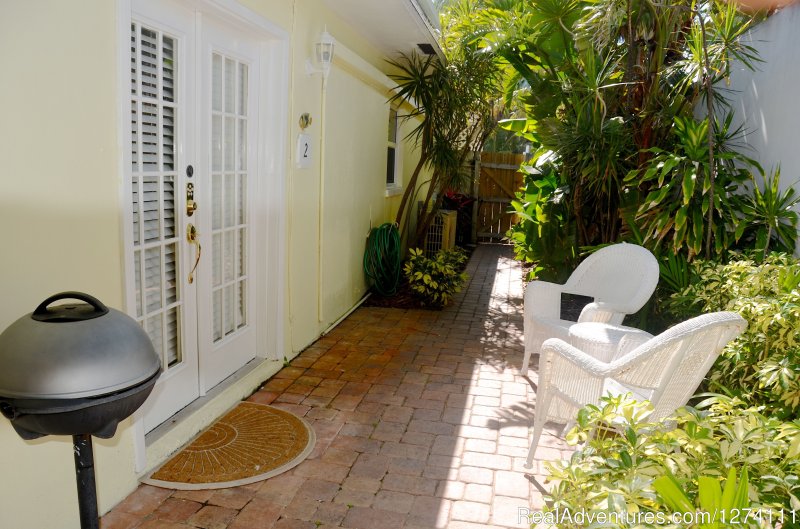 Entry to Extra Large 1/1 apartment or 2/2 apartment | Sunny Place - A short walk to the beach | Image #16/26 | 
