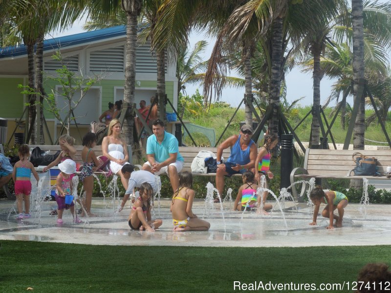 Beachfront interactive fountain for kids | Pineapple Place - South Florida great getaway | Image #25/26 | 