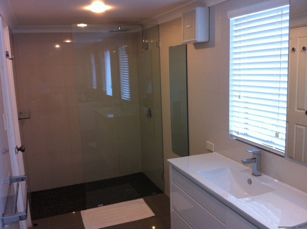 Pebble floor bathroom with rain shower | Fremantle City Central 3 Floor Apartment | Image #8/9 | 