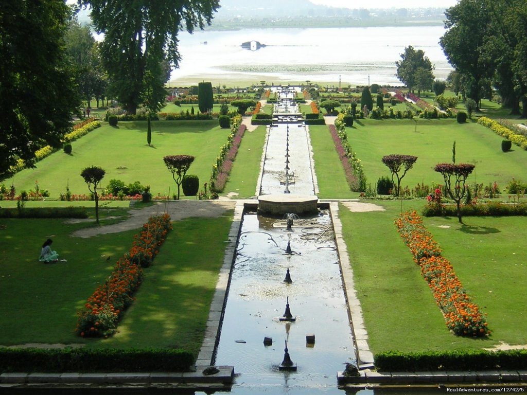 Gardens Of Heaven - Nishat Bagh Srinagar | KasHmiR ExotiCA - Enjoy The HEAVEN on Earth | Image #6/21 | 