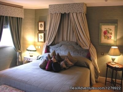 Stunning English Style Apartment near Oxford Street | Quality London Serviced Apartment for Great Breaks | Image #11/23 | 