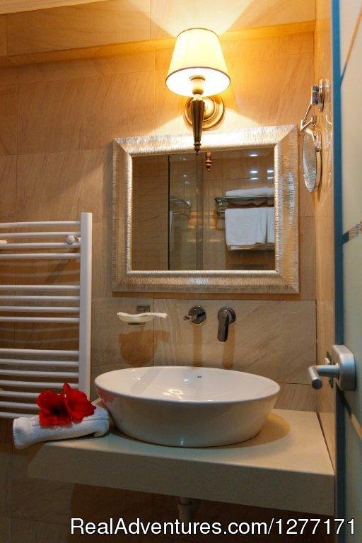Bathroom | Traditions and Comfort at Roman Boutique Hotel&Spa | Image #4/17 | 