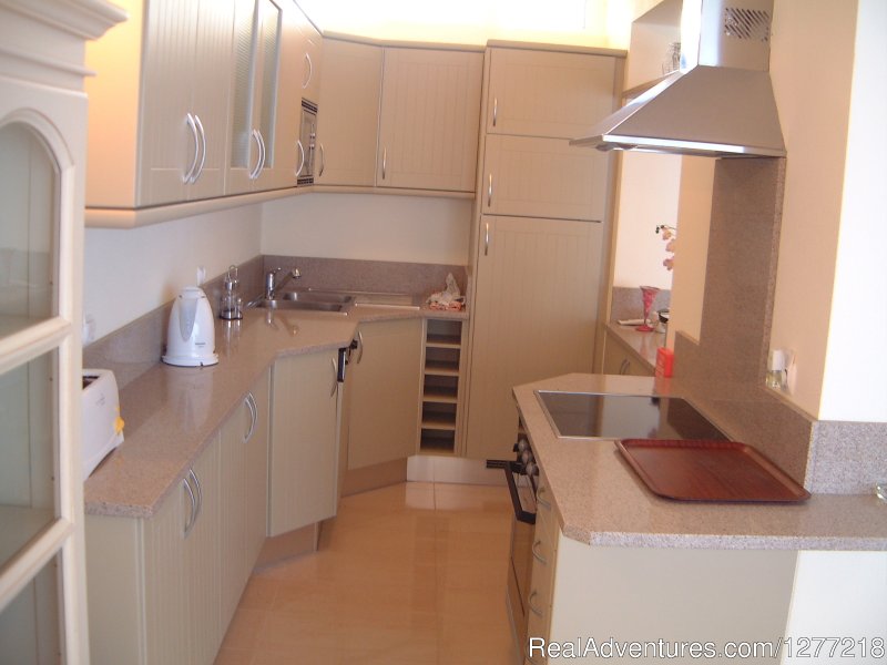 Fully Fitted Kitchen | Beach Home | Image #2/7 | 