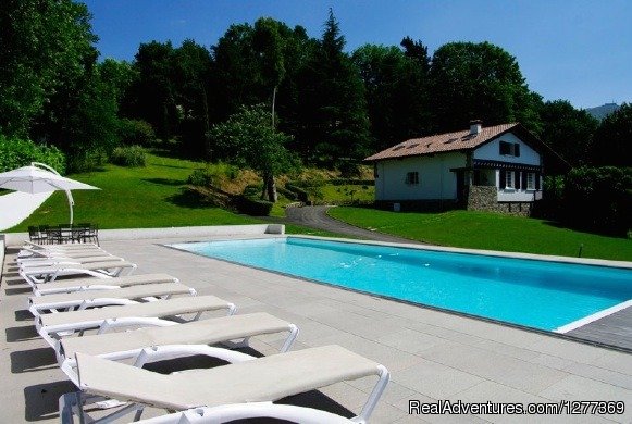 Pool and Villa | Yoga, Gourmet Raw food/chocolate South of France | Image #6/17 | 