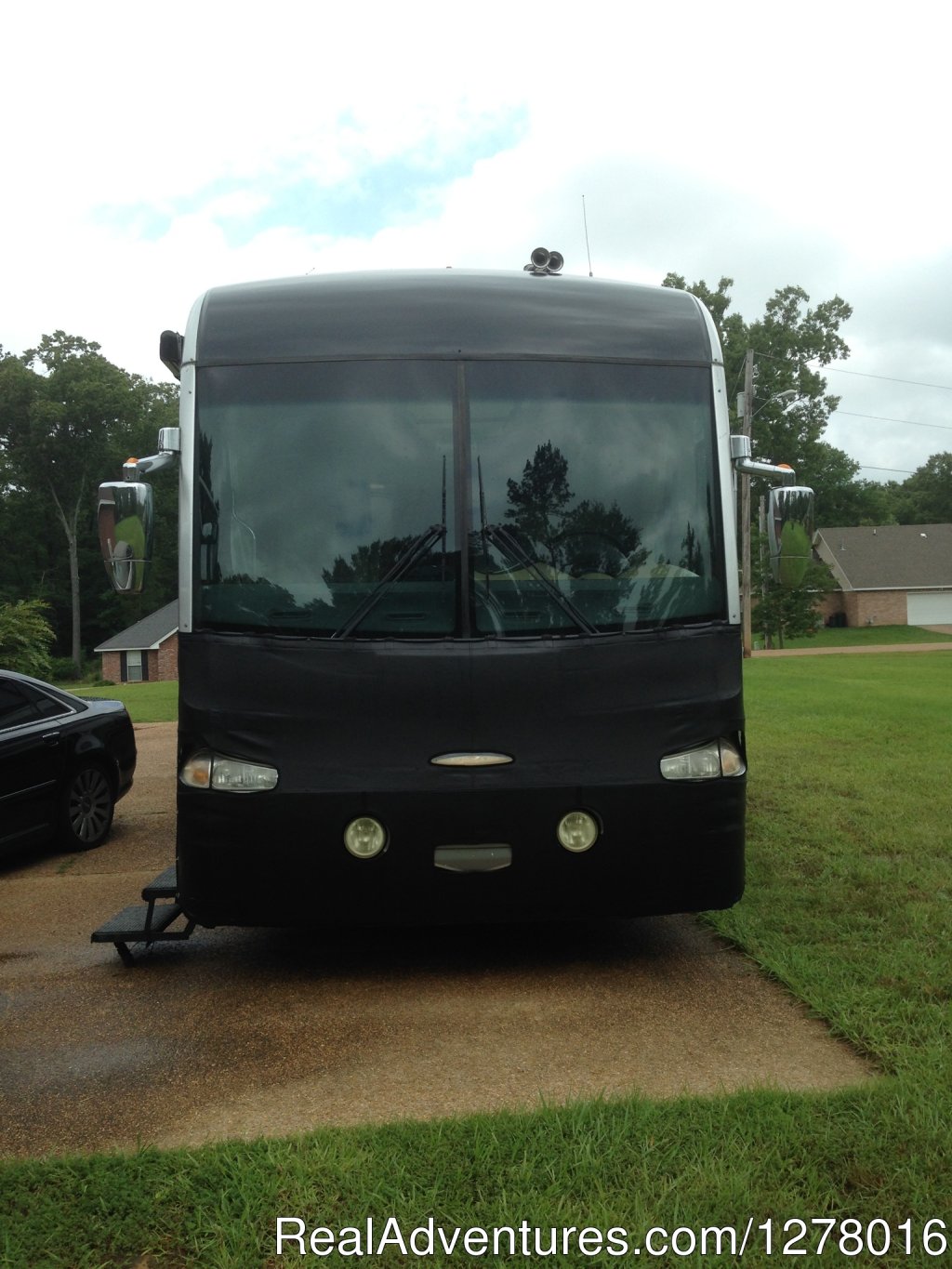 Fleetwood Diesel Pusher | Jackson, Mississippi  | RV Rentals | Image #1/4 | 