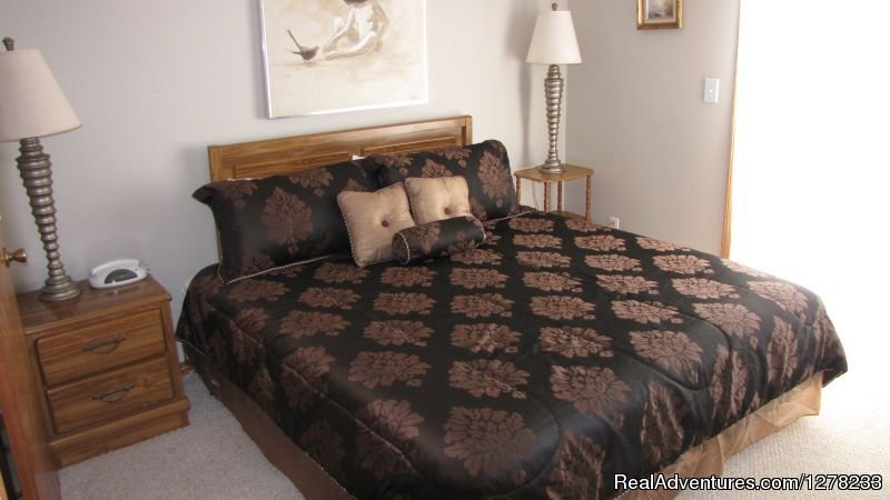 Master bedroom | Gulf Front Beach House - Oz Duplex | Image #8/8 | 