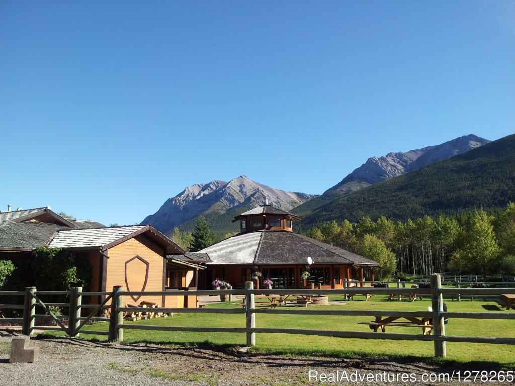 The Kiska Lodge and Patio | Boundary Ranch Home of the 'Guy on a Buffalo' | Image #8/10 | 