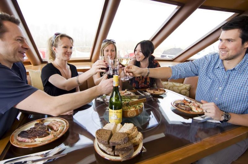Dinner On The Toy Box Ii | Vancouver Luxury Yacht Charters | Image #7/14 | 