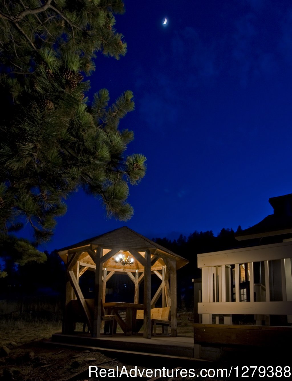 Cabin 20 gazebo | Valhalla Resort | Image #14/23 | 