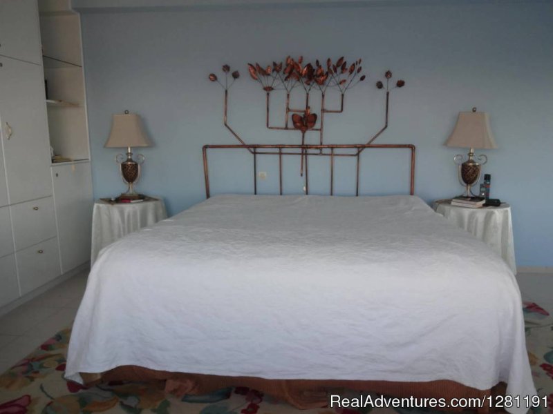 Kin g size bed in Master bedroom | Romantic, luxurious gateway at Stargazer Villa | Image #20/26 | 