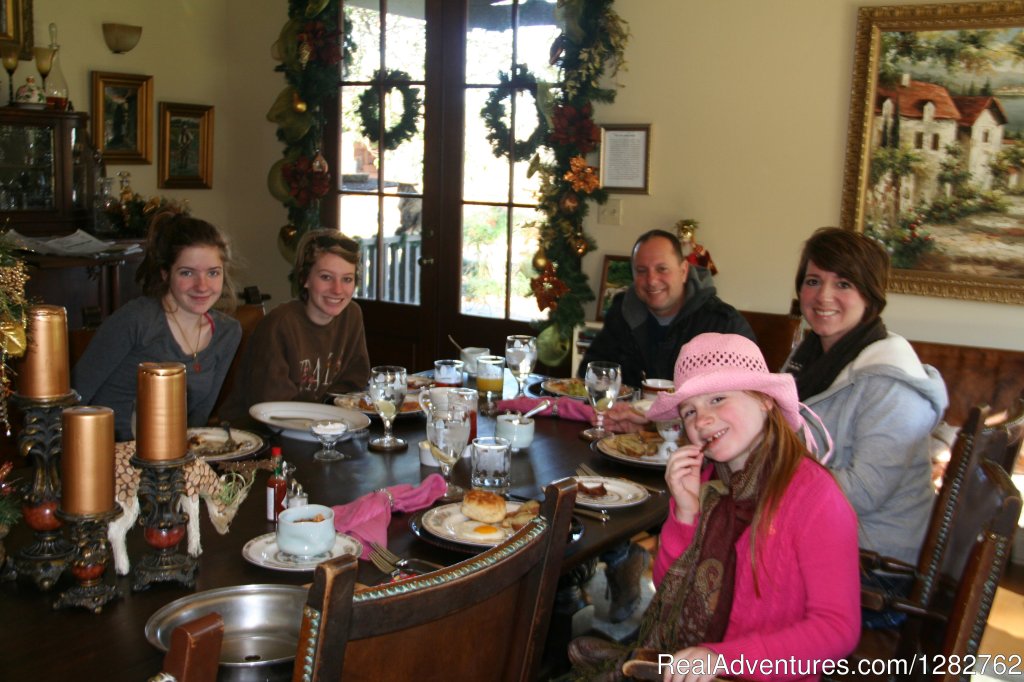 Breakfast in our dining room | Splendor Farms | Image #8/12 | 