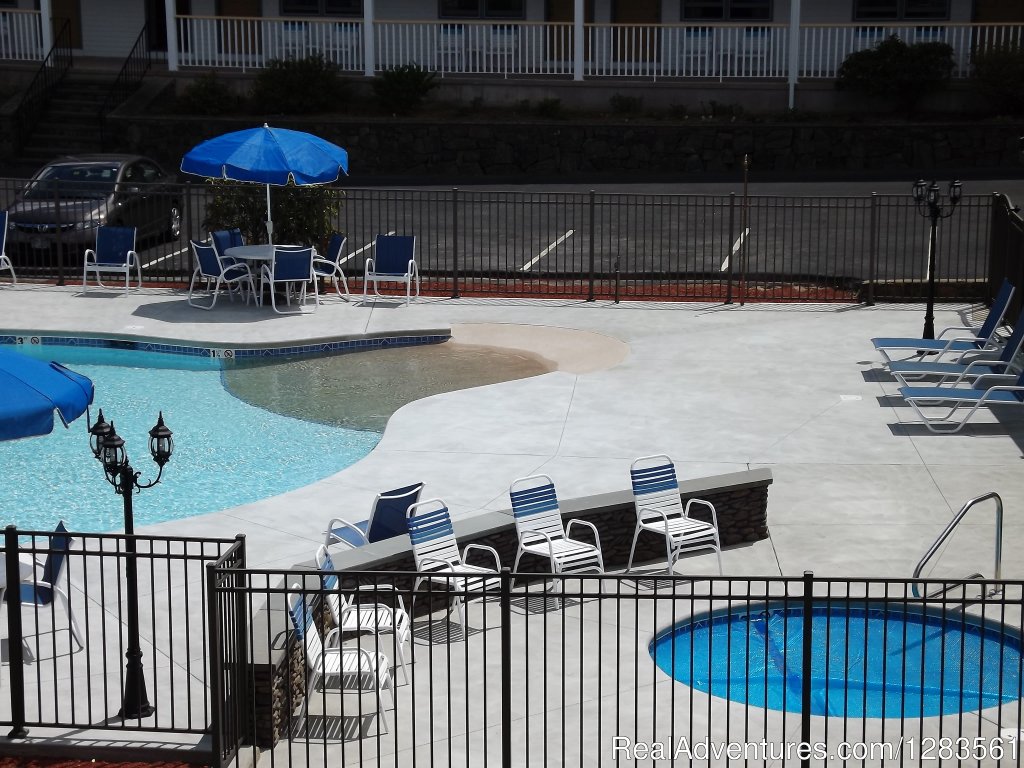 Outdoor Pool and hot tub | Mariner Resort | Ogunquit, Maine  | Hotels & Resorts | Image #1/5 | 