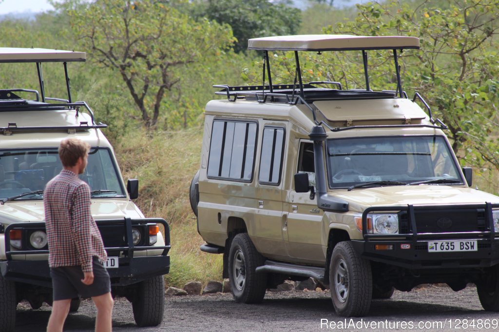 Tanzania Safari Vehicles | Explore Tanzania Safaris | Image #8/8 | 