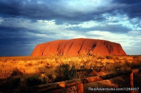 Beautiful Bright Colours of Ayers Rock | Escorted Tours of Australia with Distant Journeys | Melbourne, Australia | Sight-Seeing Tours | Image #1/18 | 