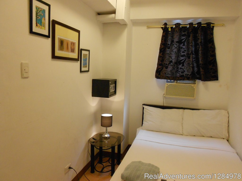 Cheap Manila Hotel Daily Makati Apartment for RENT | Santa Cruz, Philippines | Hotels & Resorts | Image #1/3 | 