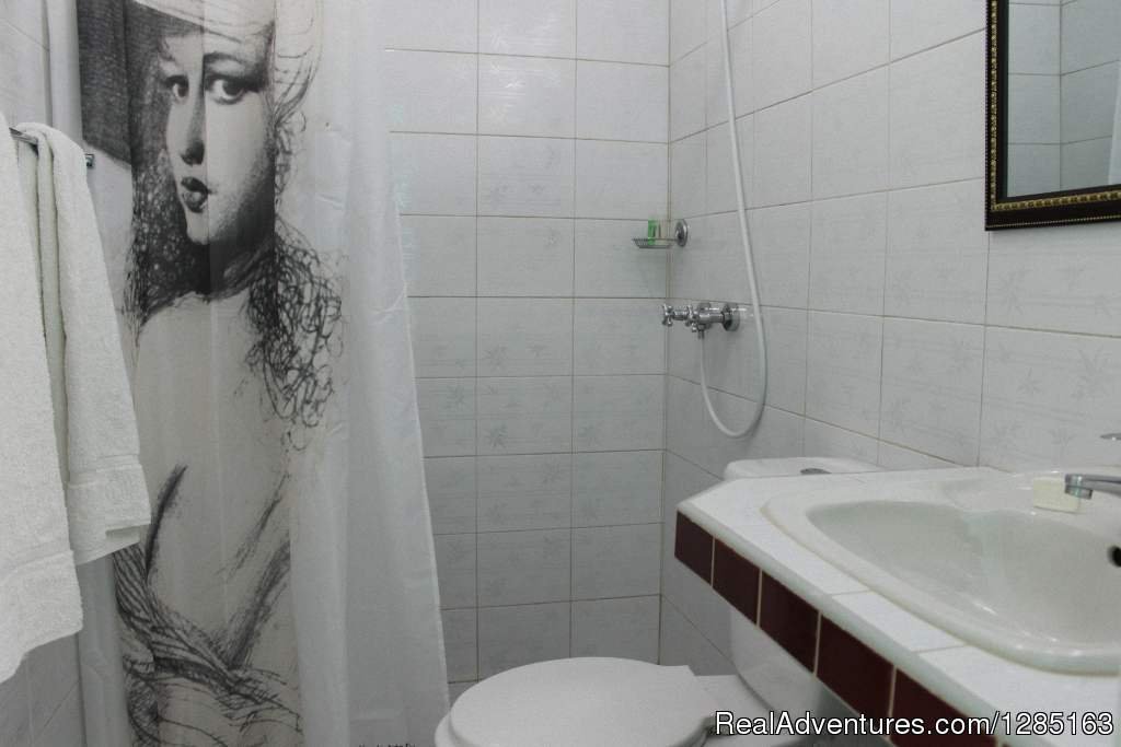 Bathroom 2 | Hostal El Bucaro | Image #7/9 | 