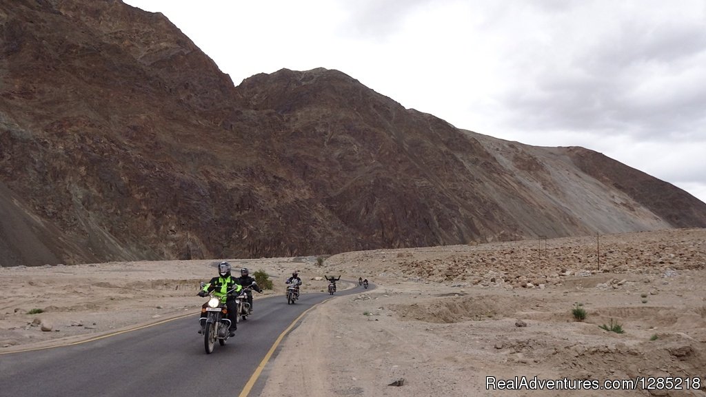 Riding towards Lake | Motorcycle Tours India -Royal Bike Riders | Image #18/25 | 