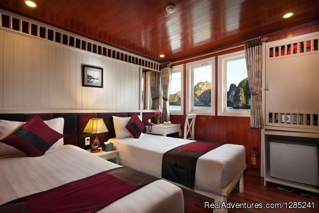 Deluxe ocean view twin cabin | Halong Paloma Cruise | Image #6/20 | 