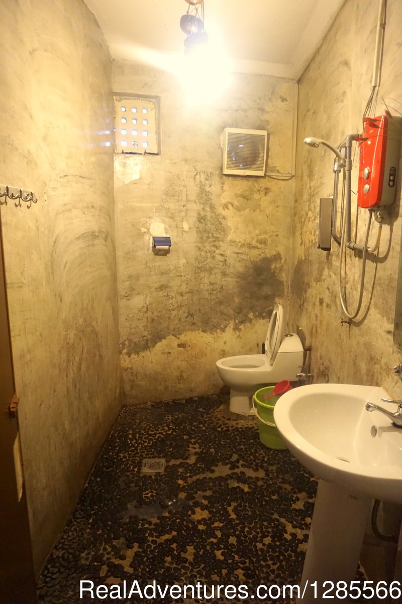 Shared Bathroom 3 | Tropical Guest House Kuala Lumpur | Image #10/10 | 