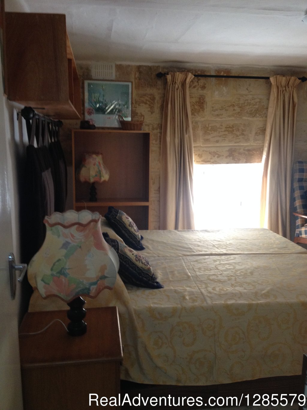 Studio en suite bedroom. | Sliema Room Rent Malta | Image #2/21 | 