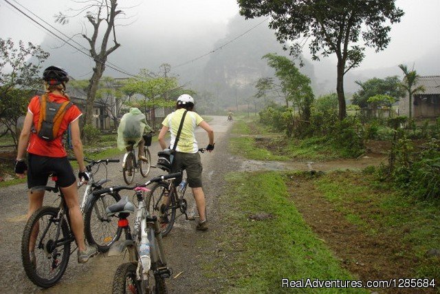 Biking tours with lvp travel | Vietnam highlight tours, Luxury Vacation Packages | Image #4/19 | 