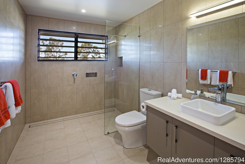 Luxury en-suite bathrooms | Cattle Station Stay at Mount Louis Station | Image #4/7 | 