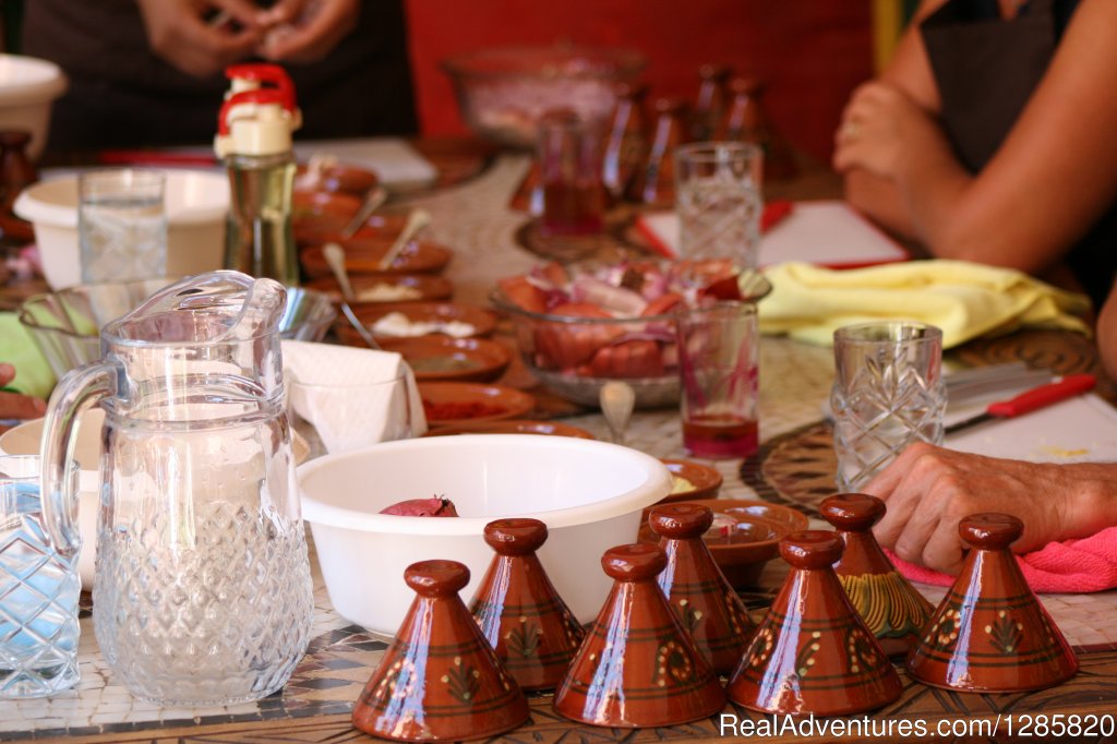 Preparing grilled chicken | Marrakech Cooking School - Daily Cooking Classes | Image #20/23 | 