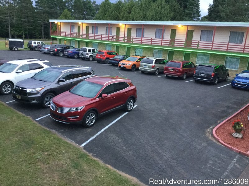 Parking | Cedars Motel | Ironwood, Michigan  | Hotels & Resorts | Image #1/25 | 