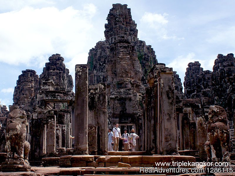 Bayon temple 03 | Cambodia Private Tour Packages | Image #8/12 | 