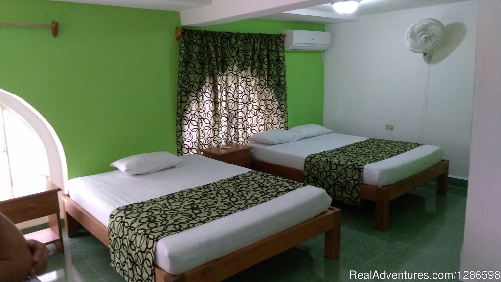 Room | Hostal Casa Zoe | La Habana, Cuba | Bed & Breakfasts | Image #1/6 | 