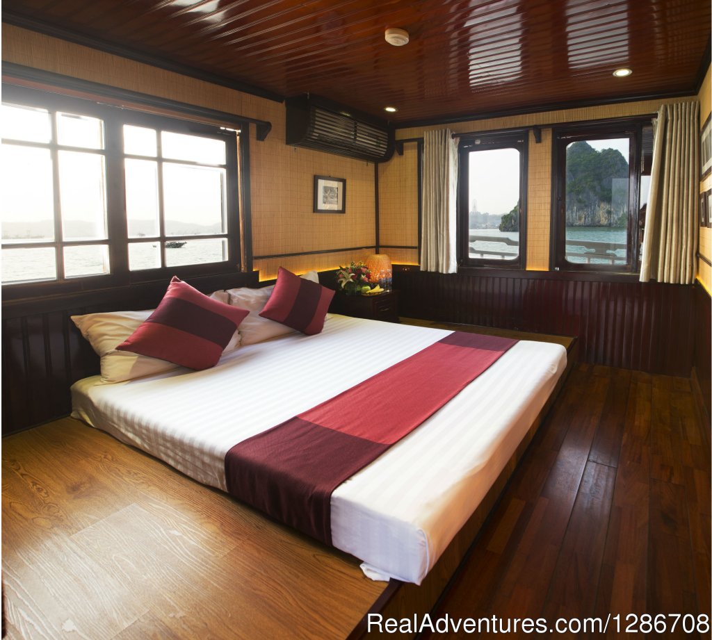 Deluxe double cabin | Discovering The World Heritage, Amazing Halong Bay | Image #2/16 | 