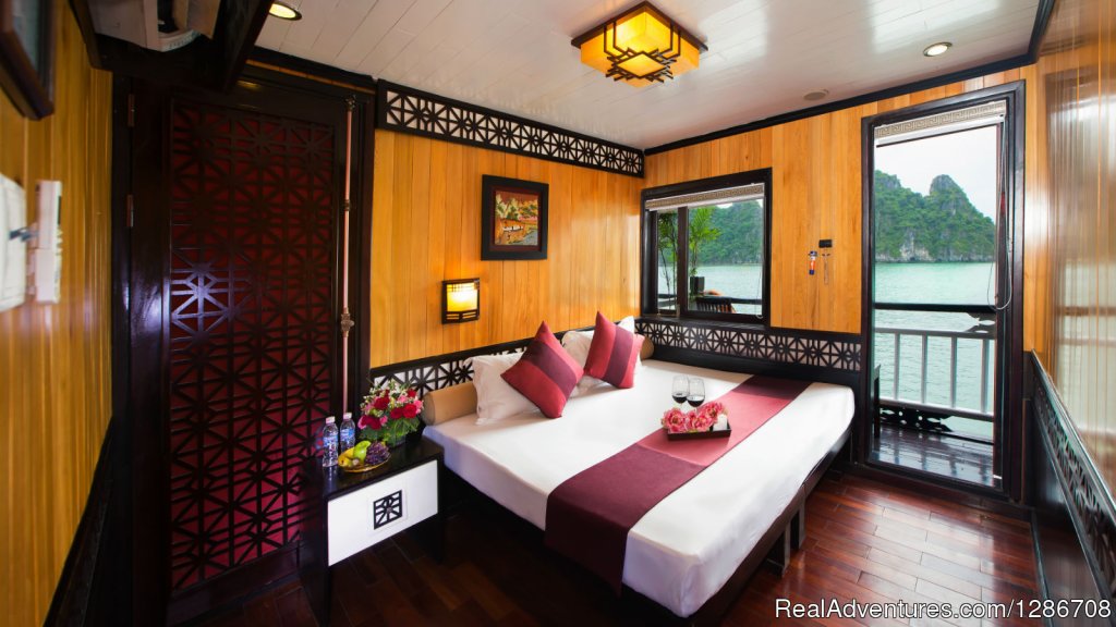 Suite double cabin with balcony | Discovering The World Heritage, Amazing Halong Bay | Image #4/16 | 