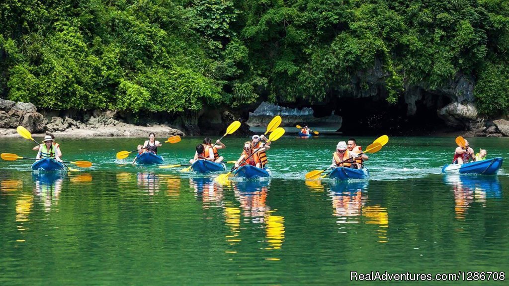 Kayaking | Discovering The World Heritage, Amazing Halong Bay | Image #14/16 | 