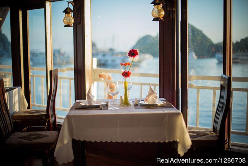 Dinning room with mini bar | Discovering The World Heritage, Amazing Halong Bay | Image #16/16 | 