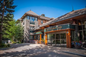 Royal Canadian Lodge | Banff, Alberta Hotels & Resorts | Nordegg, Alberta